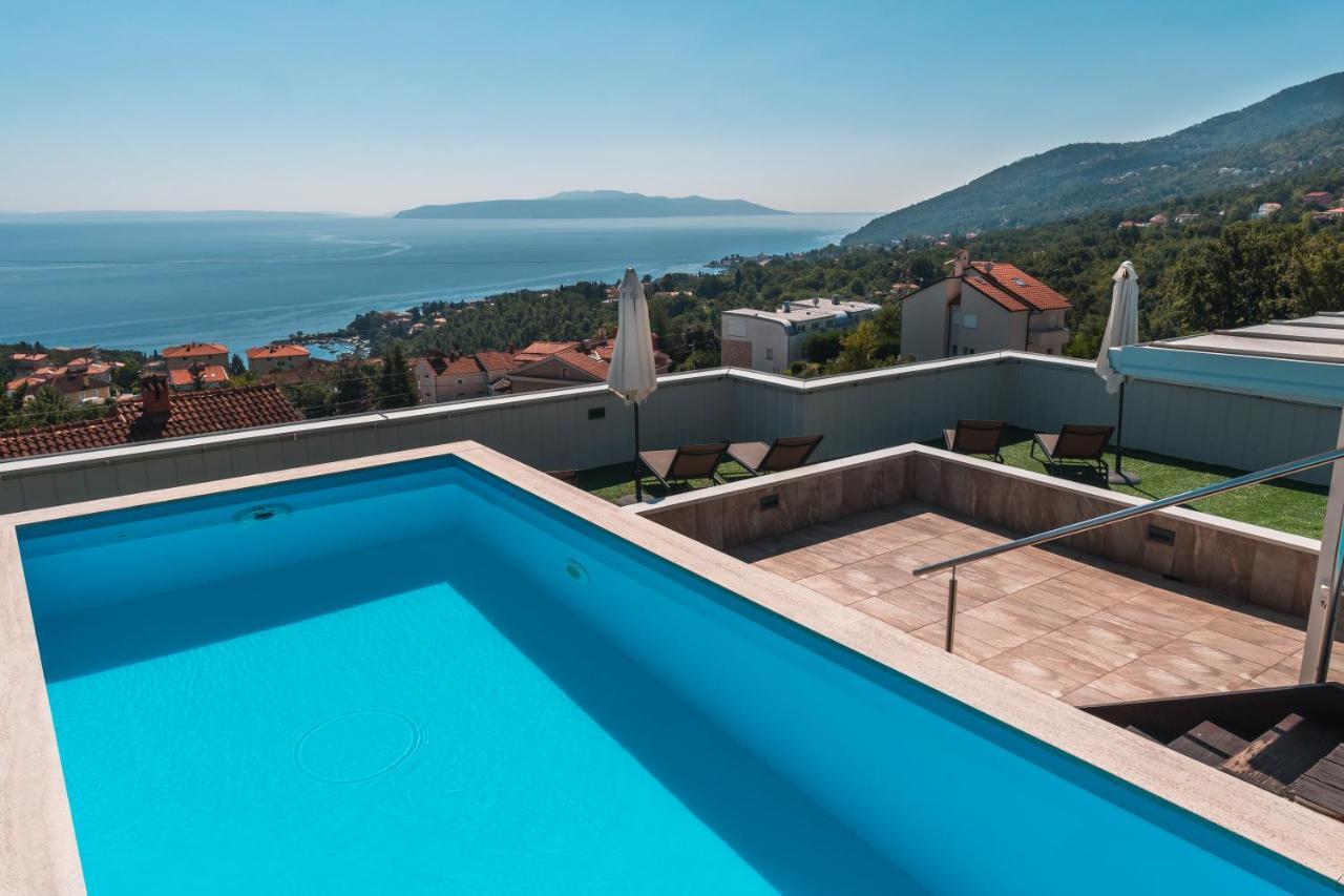 Apartment Lui With Rooftop Swimming Pool Ičići Extérieur photo