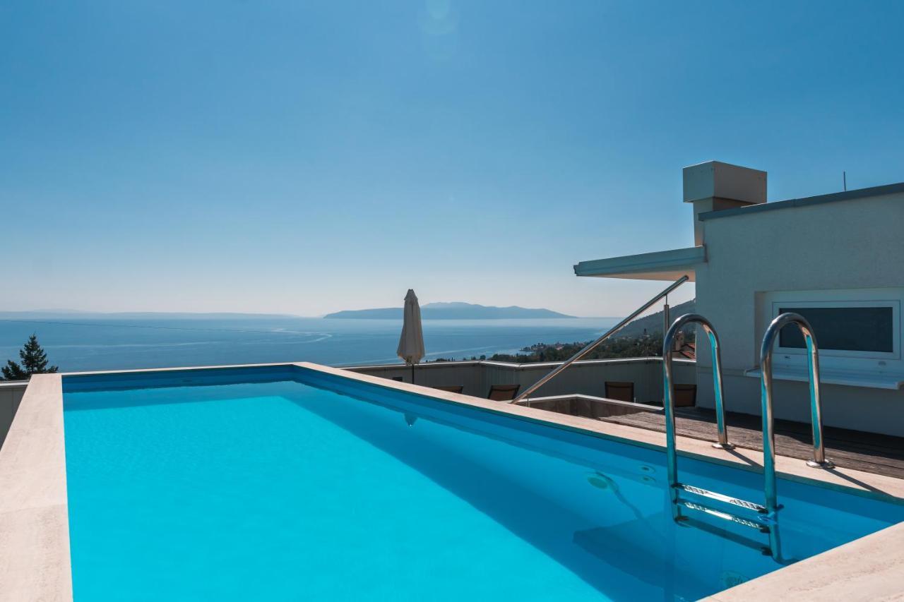 Apartment Lui With Rooftop Swimming Pool Ičići Extérieur photo
