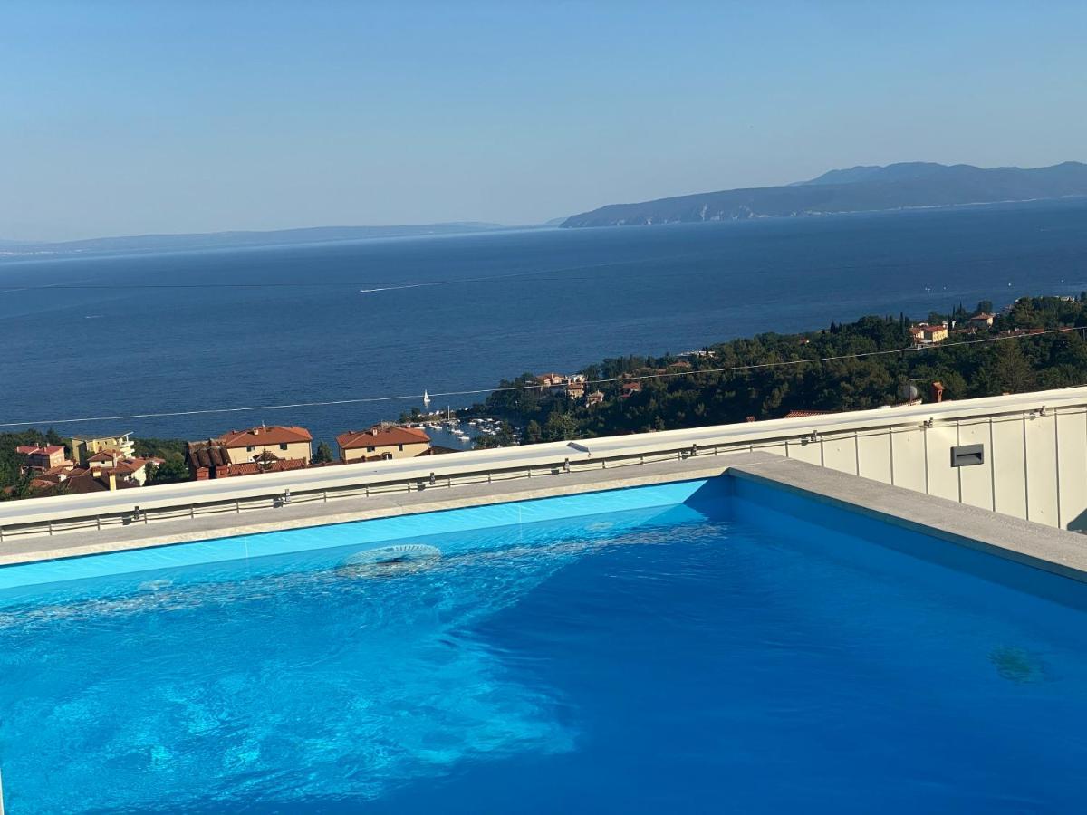 Apartment Lui With Rooftop Swimming Pool Ičići Extérieur photo