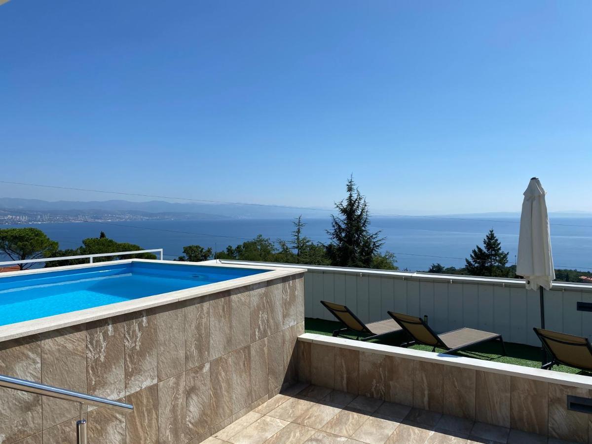 Apartment Lui With Rooftop Swimming Pool Ičići Extérieur photo